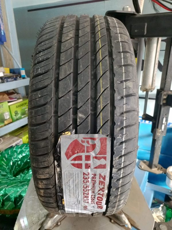 235/55R17 Zextour Tyres