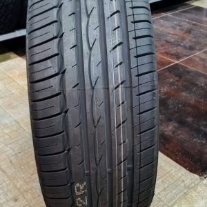 215/45R17 Comforser tyre