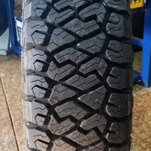 225/60R17 Maxxis