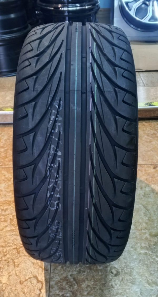 245/45R18 Kenda KR20